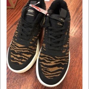 NWT Vans UltraRange Rapidwell Sneaker 7.5 W